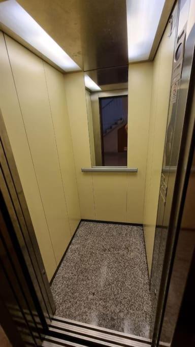 Piso En El Centro Con Vistas Al Mar Y Balcon Apartment Roses Exterior photo
