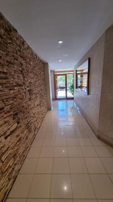 Piso En El Centro Con Vistas Al Mar Y Balcon Apartment Roses Exterior photo