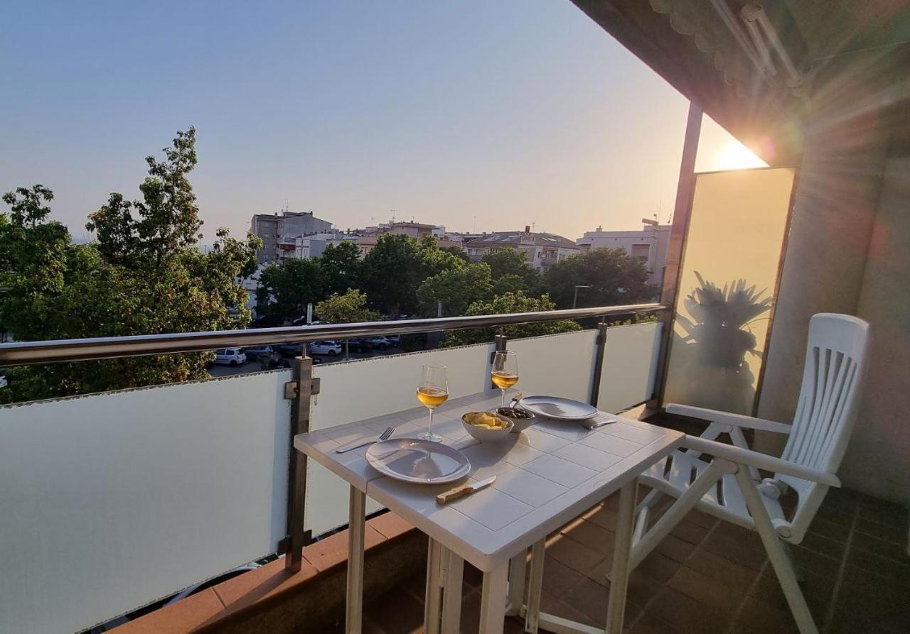 Piso En El Centro Con Vistas Al Mar Y Balcon Apartment Roses Exterior photo